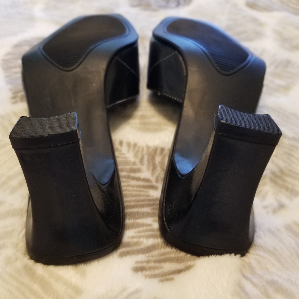 Naturalizer Slides/Sandals - Picture 6 of 7